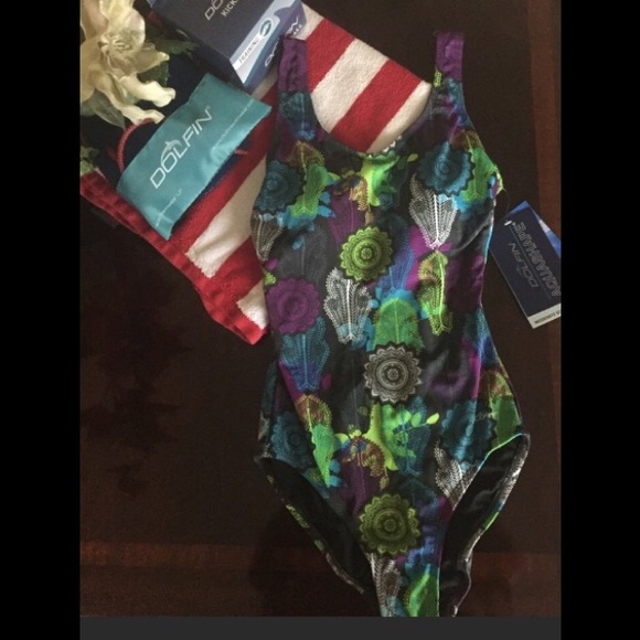 Dolfin Aquashape moderate scoop back one piece - Picture 1 of 7